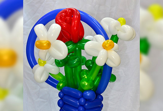 Композиция из надувных шаров «Ромашки в корзинке»