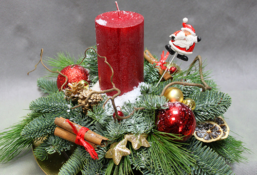 Новогодняя композиция со свечой «Алая»