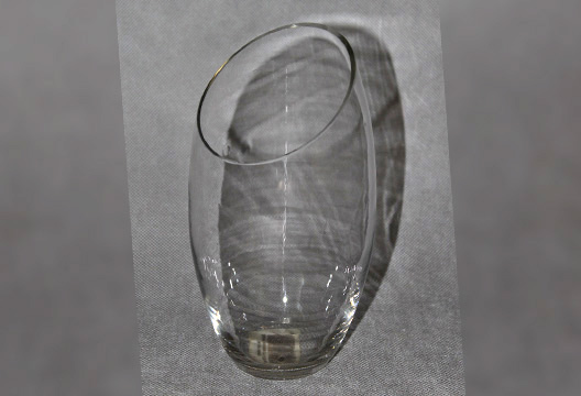 Стеклянная ваза с косым верхом