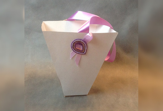 Сумка для лепестков роз с сиреневой лентой